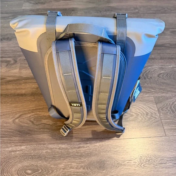 YETI Navy and Gray Backpack - Picture 2 of 6